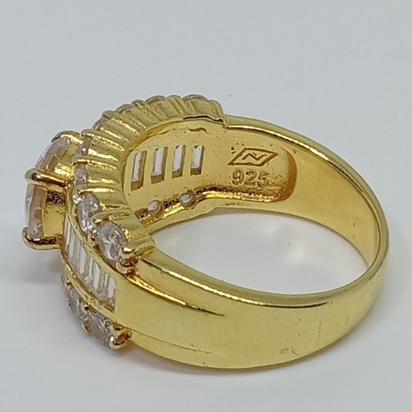 * 925 ring dazzling baguette cut cubic zirconia gold tone size 9 - Picture 2 of 4